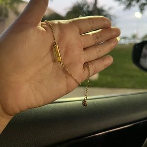 Gold Bracelet w/Tiny Diamond